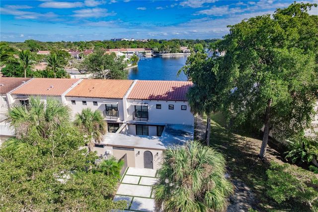 7238 Jacaranda Ln, Miami Lakes, FL 33014