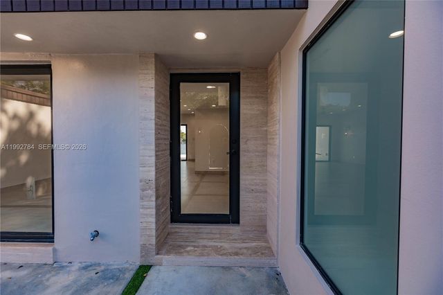 7238 Jacaranda Ln, Miami Lakes, FL 33014