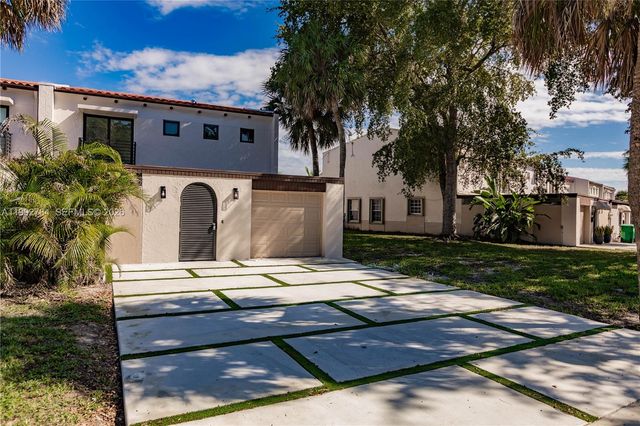 7238 Jacaranda Ln, Miami Lakes, FL 33014