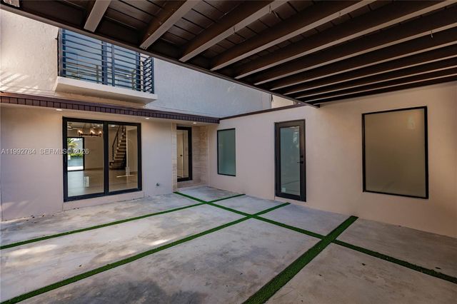 7238 Jacaranda Ln, Miami Lakes, FL 33014