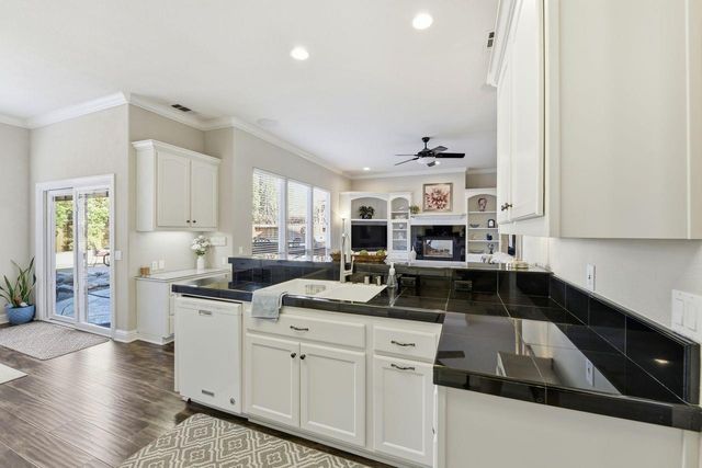 5326 Flyway Dr, Fair Oaks, CA 95628