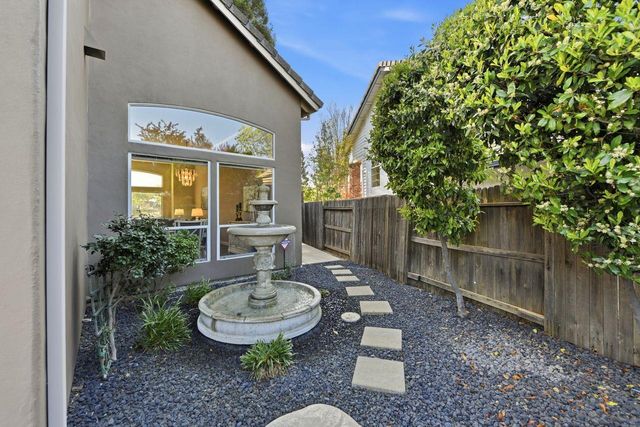 5326 Flyway Dr, Fair Oaks, CA 95628