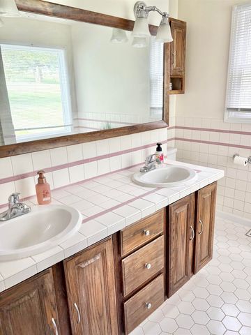 960 N Quail Ridge Circle, Vincennes, IN 47591