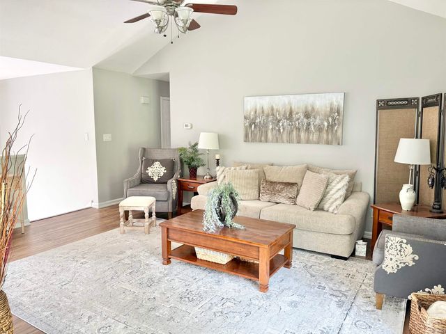 960 N Quail Ridge Circle, Vincennes, IN 47591