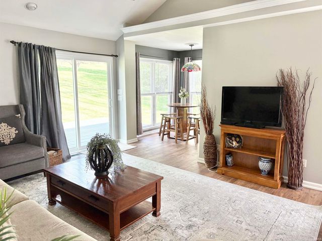 960 N Quail Ridge Circle, Vincennes, IN 47591