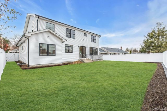 7 Sheridan Street, Old Bethpage, NY 11804