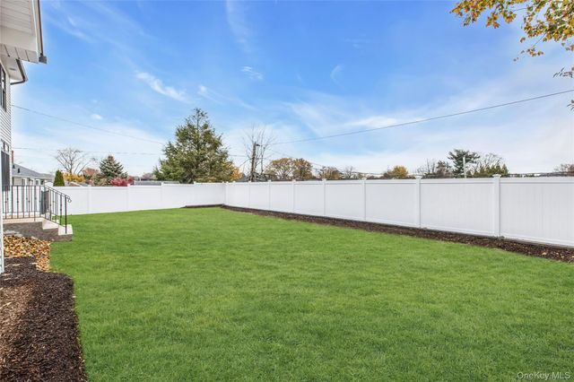 7 Sheridan Street, Old Bethpage, NY 11804