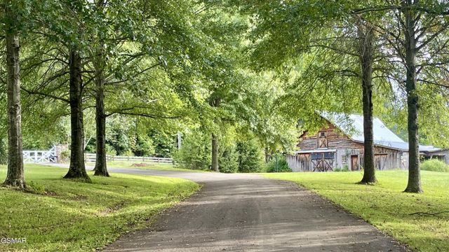 28 Walden Cove Way, Sevierville, TN 37862