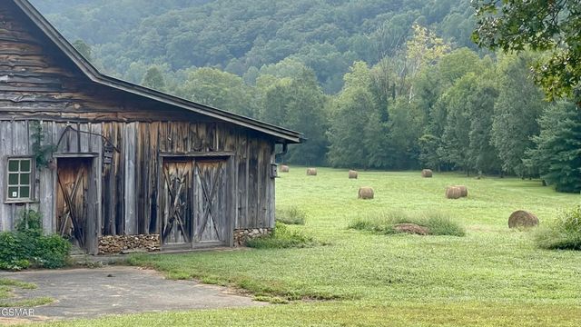 28 Walden Cove Way, Sevierville, TN 37862