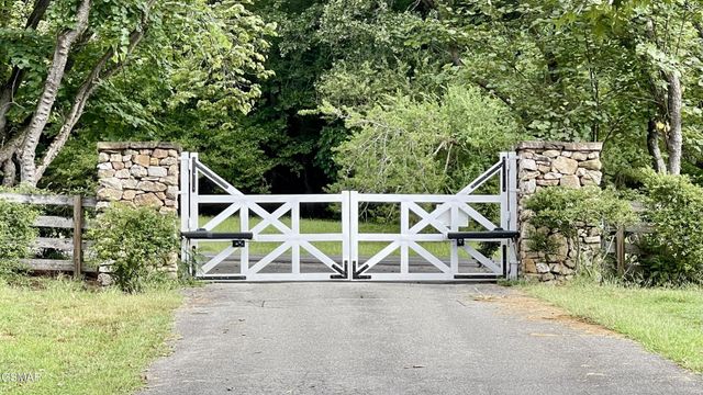 28 Walden Cove Way, Sevierville, TN 37862