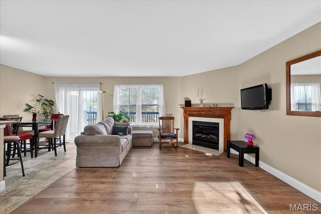 11934 Autumn Lakes Drive, Maryland Heights, MO 63043