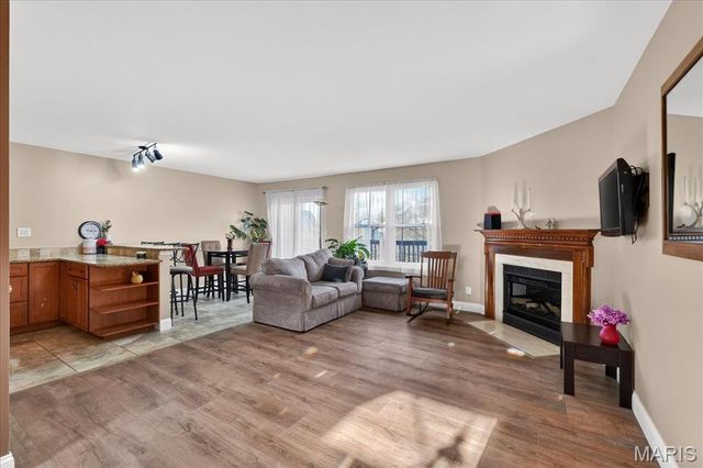 11934 Autumn Lakes Drive, Maryland Heights, MO 63043