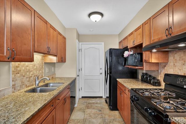 11934 Autumn Lakes Drive, Maryland Heights, MO 63043