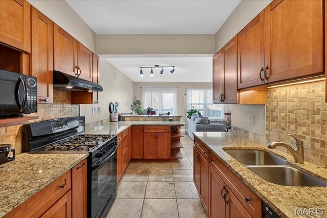 11934 Autumn Lakes Drive, Maryland Heights, MO 63043