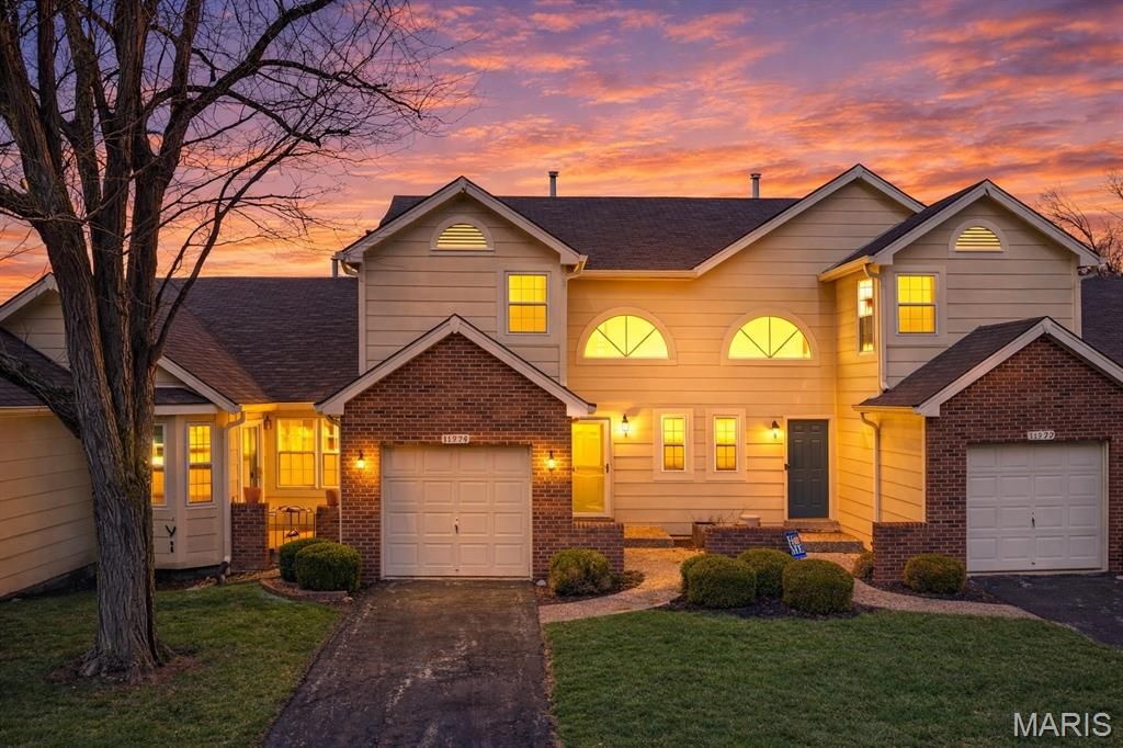 11934 Autumn Lakes Drive, Maryland Heights, MO 63043
