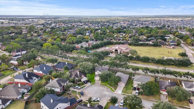 2818 Powell Springs Court, Missouri City, TX 77459