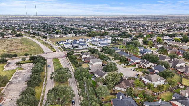 2818 Powell Springs Court, Missouri City, TX 77459