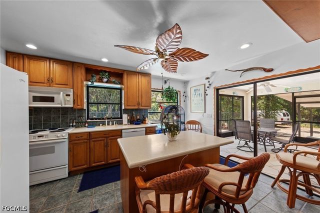 1090 13th ST SW, Naples, FL 34117