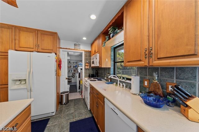 1090 13th ST SW, Naples, FL 34117