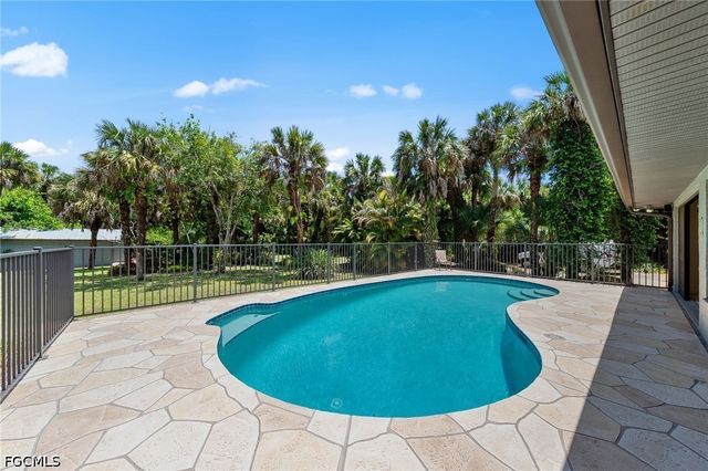 1090 13th ST SW, Naples, FL 34117