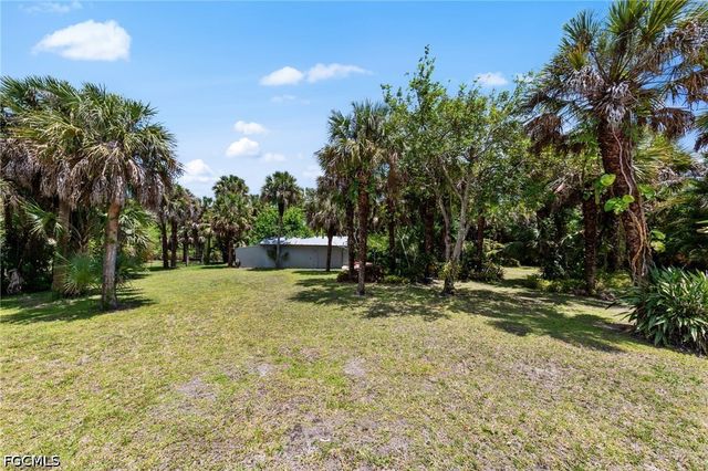 1090 13th ST SW, Naples, FL 34117