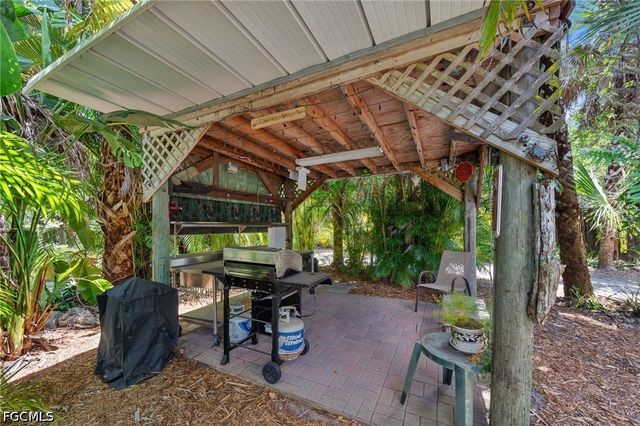 1090 13th ST SW, Naples, FL 34117