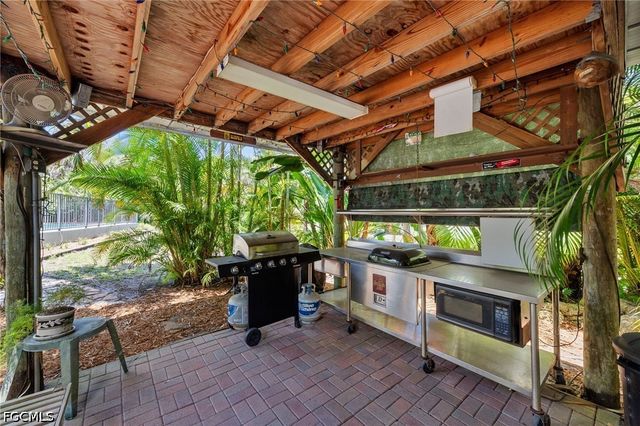 1090 13th ST SW, Naples, FL 34117