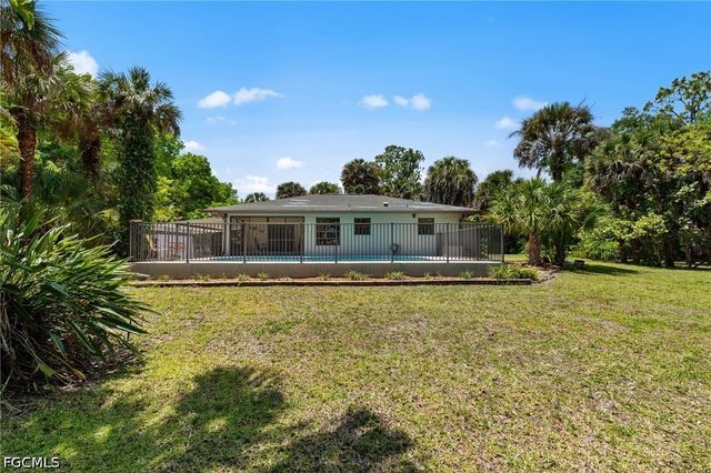 1090 13th ST SW, Naples, FL 34117