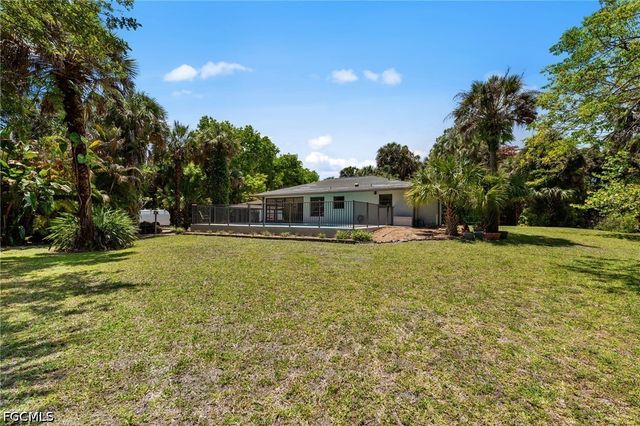 1090 13th ST SW, Naples, FL 34117