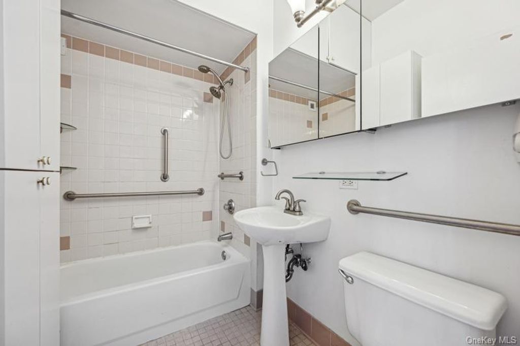 4-74 48th Avenue 5A, Long Island City, NY 11109 — photo 4