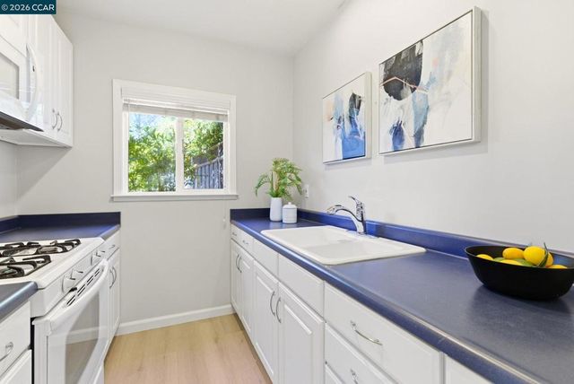 425 Lakewood Cir, Walnut Creek, CA 94598