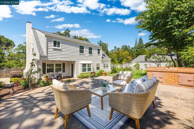 425 Lakewood Cir, Walnut Creek, CA 94598