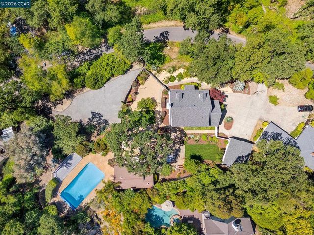 425 Lakewood Cir, Walnut Creek, CA 94598