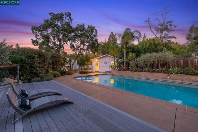 425 Lakewood Cir, Walnut Creek, CA 94598