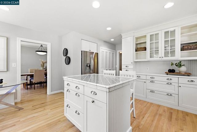 425 Lakewood Cir, Walnut Creek, CA 94598