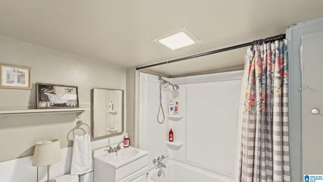 5516 AVENUE G, Lipscomb, AL 35020