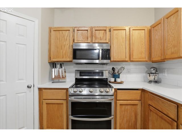48 RED CEDAR St, St Helens, OR 97051