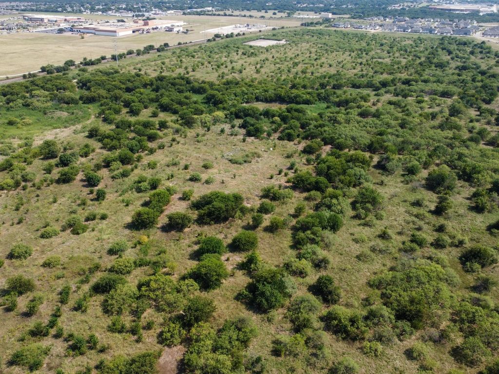 1015 N Crowley Road, Crowley, TX 76036