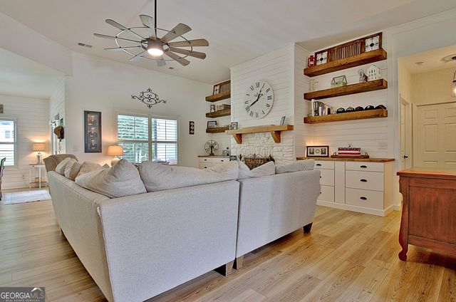 45 Oak Creek Pass, Newnan, GA 30263