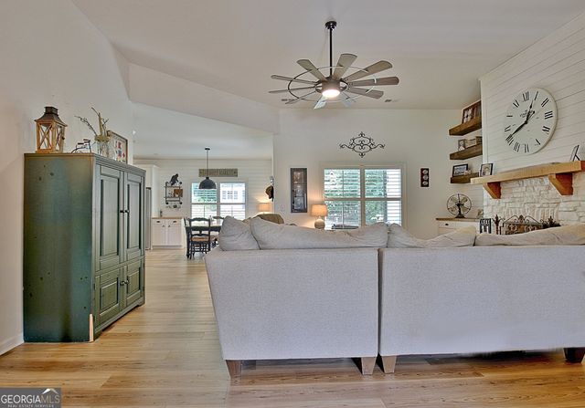 45 Oak Creek Pass, Newnan, GA 30263