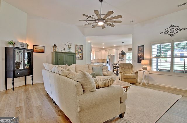 45 Oak Creek Pass, Newnan, GA 30263