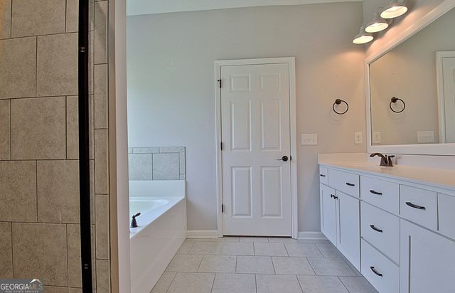 45 Oak Creek Pass, Newnan, GA 30263