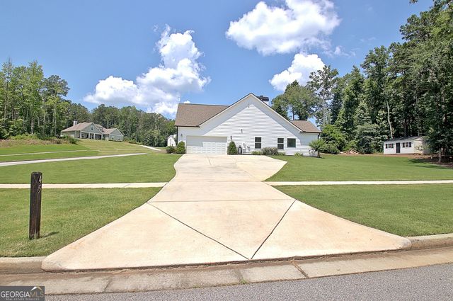 45 Oak Creek Pass, Newnan, GA 30263