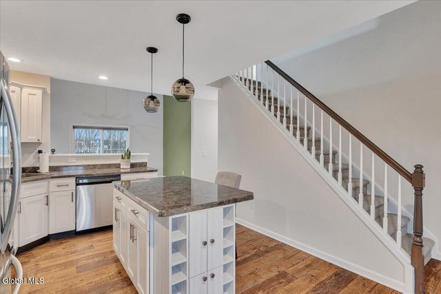 16 Paar Way, Halfmoon, NY 12118