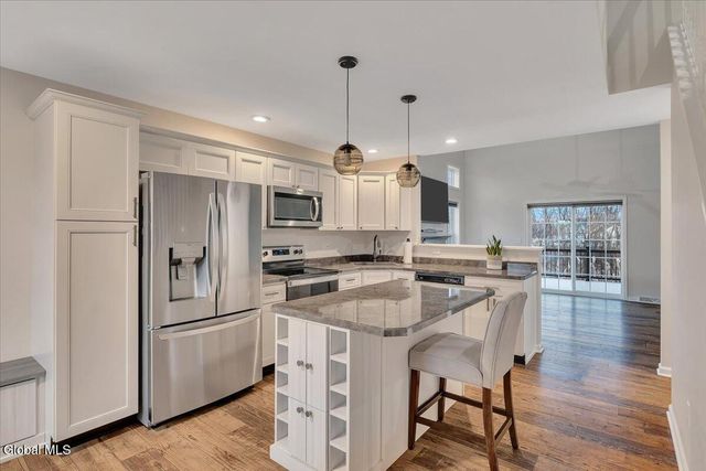 16 Paar Way, Halfmoon, NY 12118