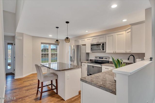 16 Paar Way, Halfmoon, NY 12118