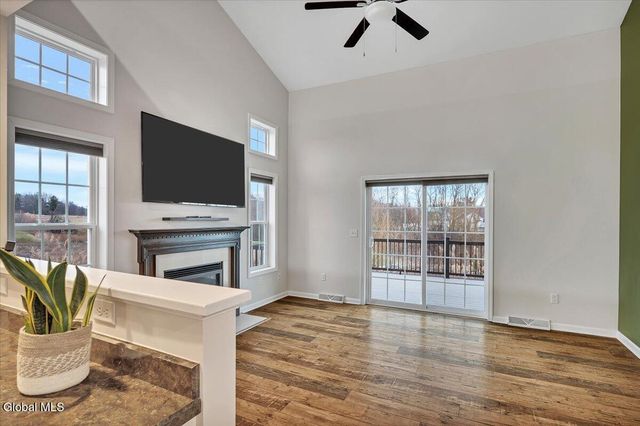 16 Paar Way, Halfmoon, NY 12118