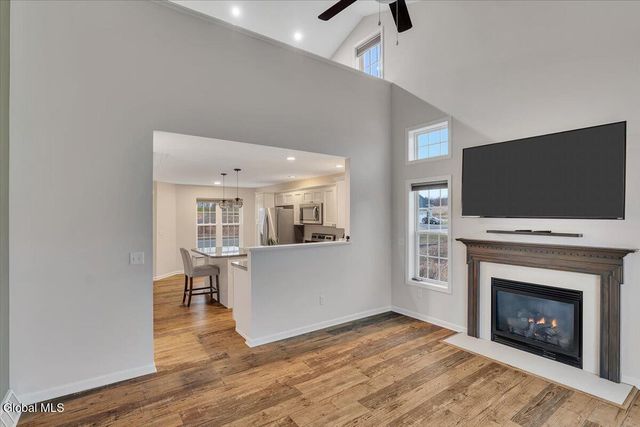 16 Paar Way, Halfmoon, NY 12118