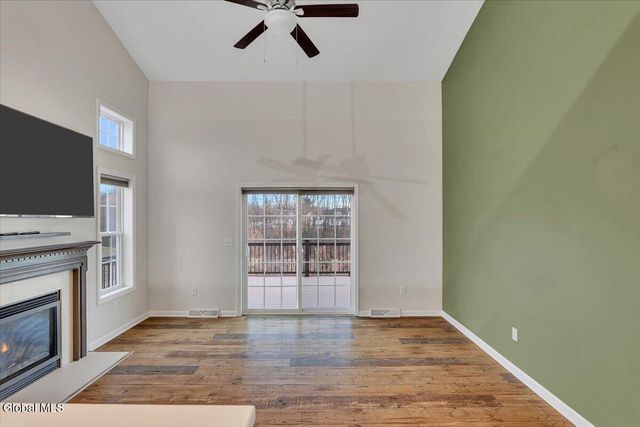 16 Paar Way, Halfmoon, NY 12118