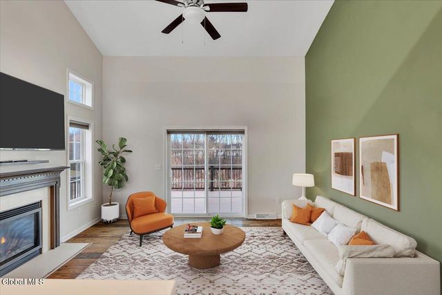 16 Paar Way, Halfmoon, NY 12118